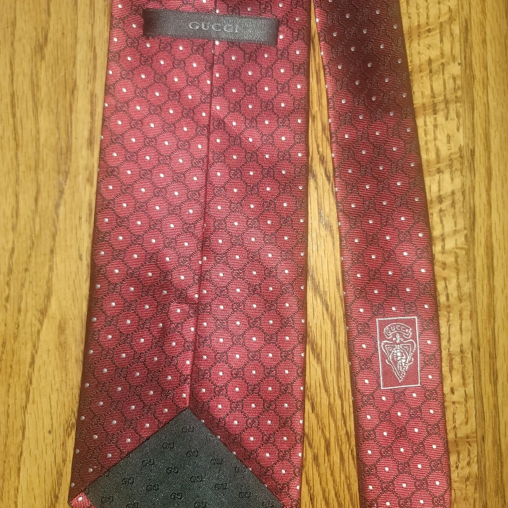 Gucci GG Logo Print Black Red White Silk Tie